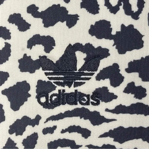 Adidas Women Crop Top Size XS Animal
Print 3 Stripes Short Sleeve Crew Neck - Picture 3 of 9